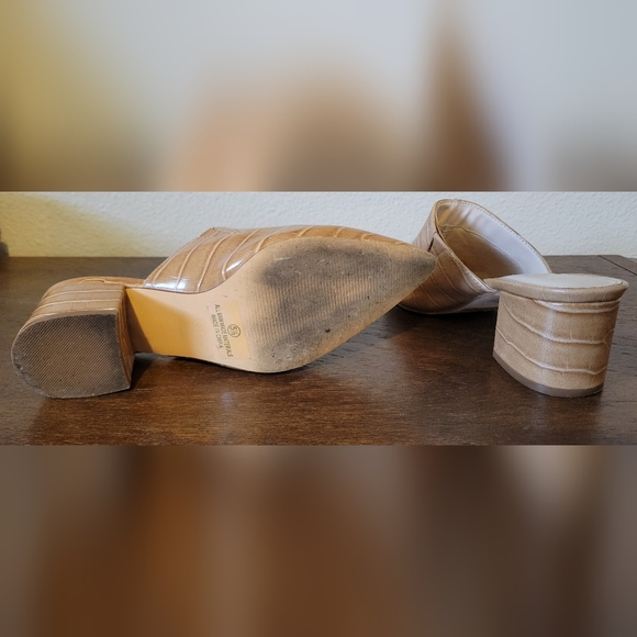 Lulus natural crocodile-embossed pointed toe mules size 5.5 - Picture 3 of 7